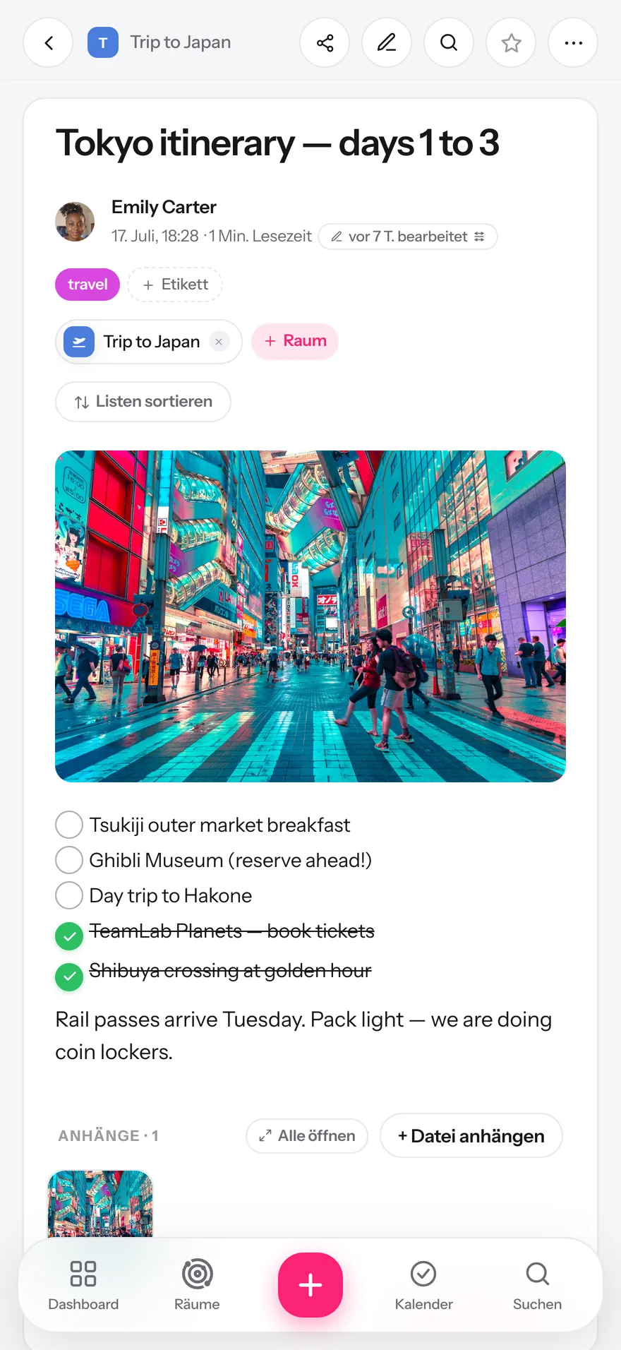 Eine Glim-Kapsel mit einem Foto aus Tokio, einer Checkliste und Etiketten