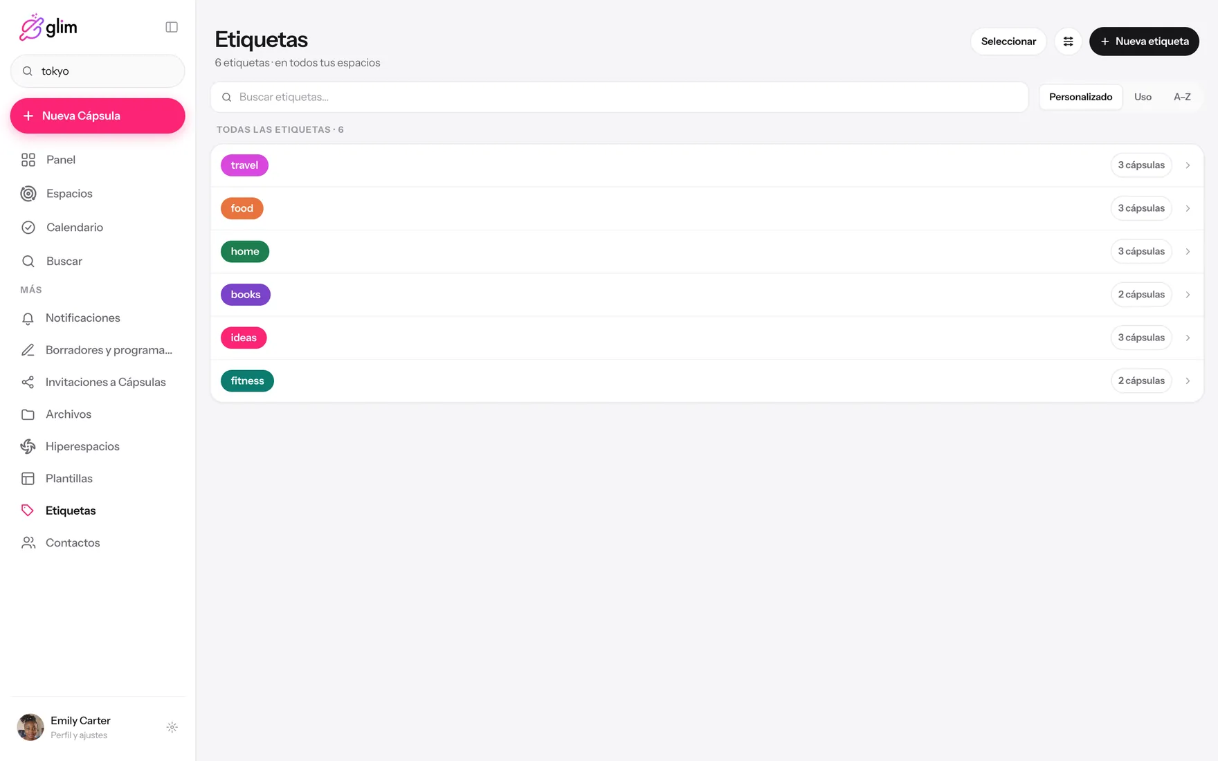 Glim en una laptop, mostrando espacios compartidos — Etiquetas